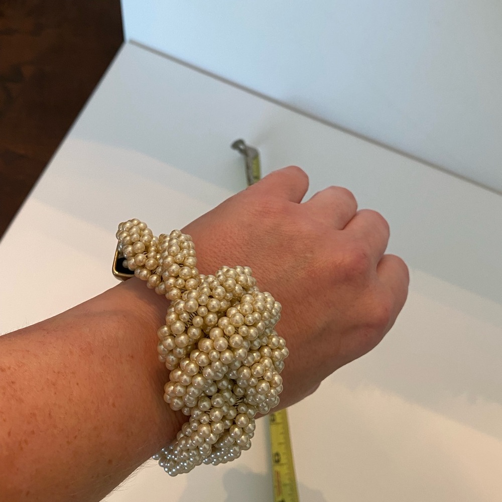 Banana Republic Twisted Pearl Bracelet